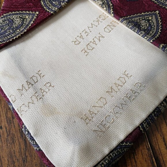 Tom James Red Paisley Pattern All Silk Necktie - Picture 6 of 6